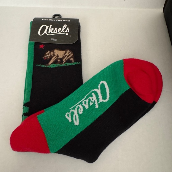 Aksels Bear Men's Black and Green Socks - Picture 1 of 3